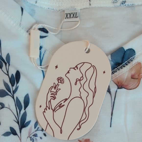 NWT Floral Boho V-Neck Blouse White With Blue and Pink Flowers - Picture 3 of 6